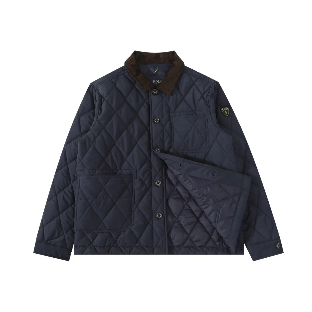 P370 #R50 Ralph Lauren/Ralph Lauren classic old money style workwear rhombus retro cotton jacket. Inspired by retro workwear, it reshapes the contemporary British style. Imported machine-pressed diamond quilting technology, every quilting line is accurately aligned, and the details are full of ingenuity; three-dimensional tailoring creates a neat H-shaped silhouette, and it can still remain light and straight when worn in multiple layers in autumn and winter. Customized metal buttons, low-key embellished textured corduroy lapel design, full of retro atmosphere, 37.5° temperature control black technology, breathable and moisture-proof, locks in temperature and sweat, waterproof and snow-proof fabric, no fear of bad weather, anti-run cotton patented technology, warm and soft, long-wearing without deformation, five high-end colors: navy | khaki | black | green | brown, easily suitable for commuting, leisure, and travel. Wearing one piece gives off a calm temperament of "old money style", and you can have both style and warmth in low-temperature weather.  Color: Navy blue, black, khaki, military green, brown Size: S M L